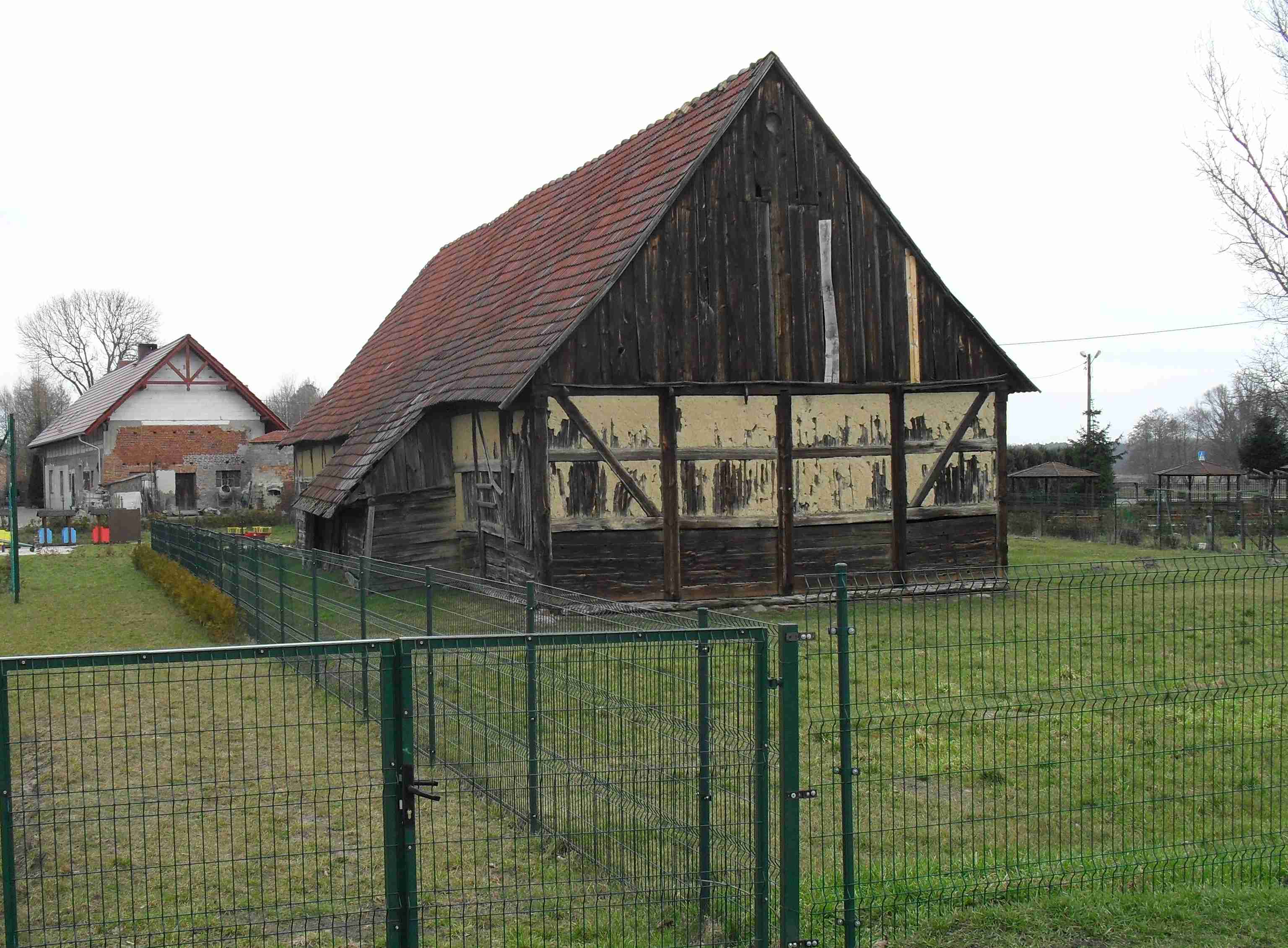 XIX-wieczna drewniana stodoła w Barcikowicach