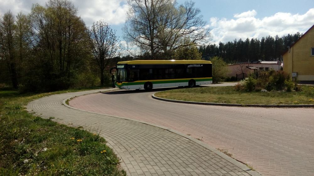 autobus elektryczny MZK Zielona Góra na pętli w Barcikowicach