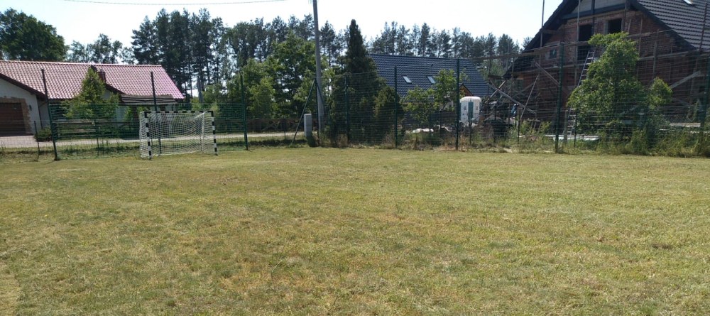 boisko piłkarskie na placu zabaw w Barcikowicach