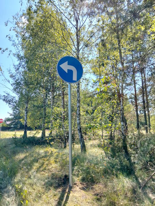 Znak zakaz skrętu w lewo