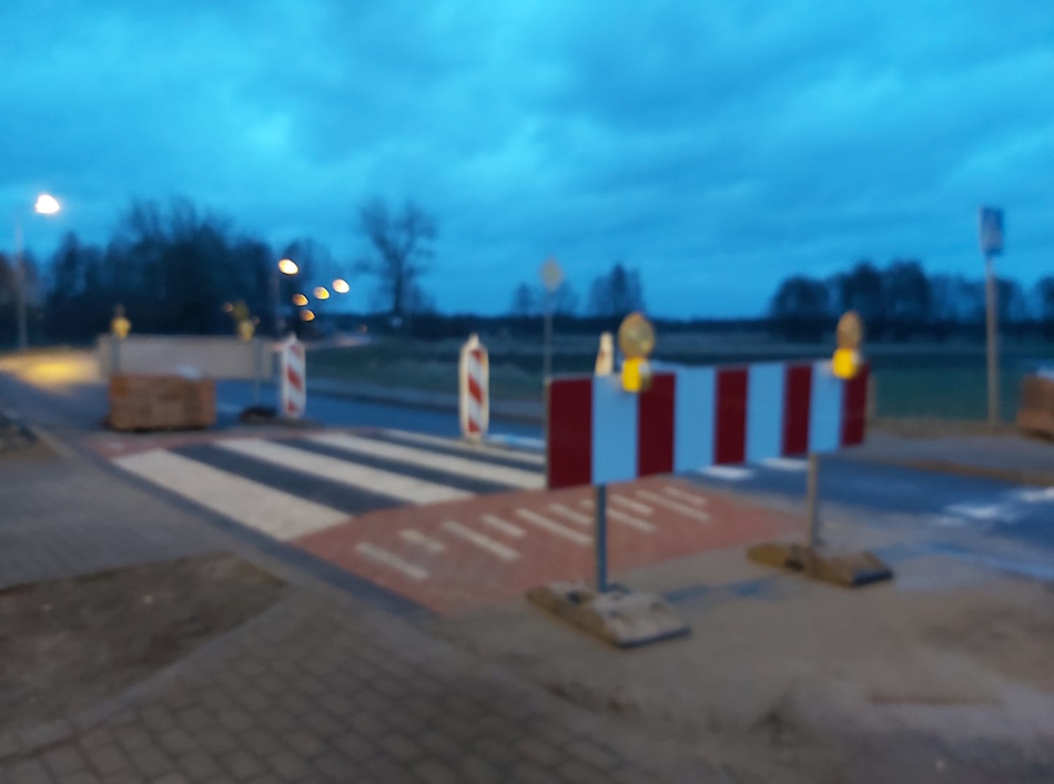 Próg zwalniający na 283 w Barcikowicach obok pętli autobusowej