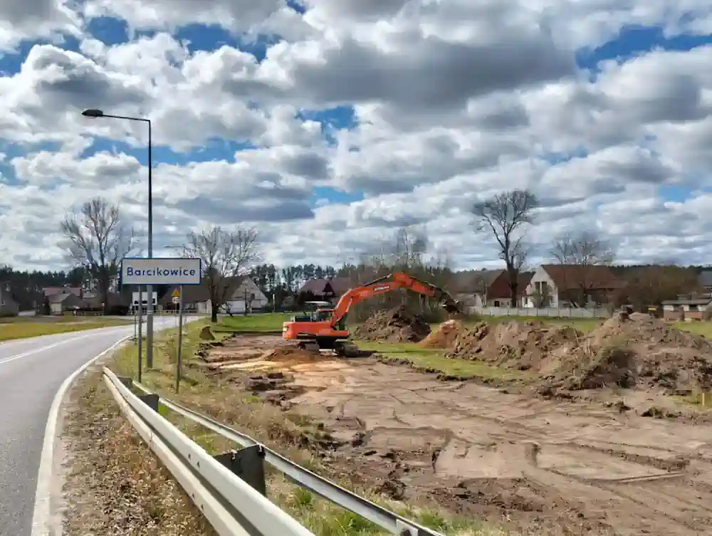 Jak powstały chodnik i kładka nad Śląska Ochlą w Barcikowicach