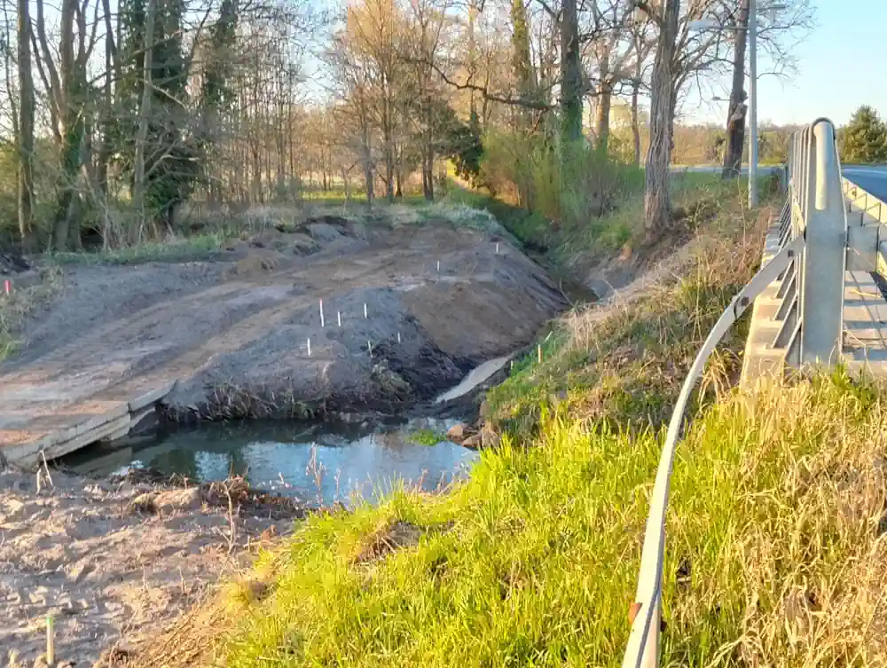 Jak powstały chodnik i kładka nad Śląska Ochlą w Barcikowicach