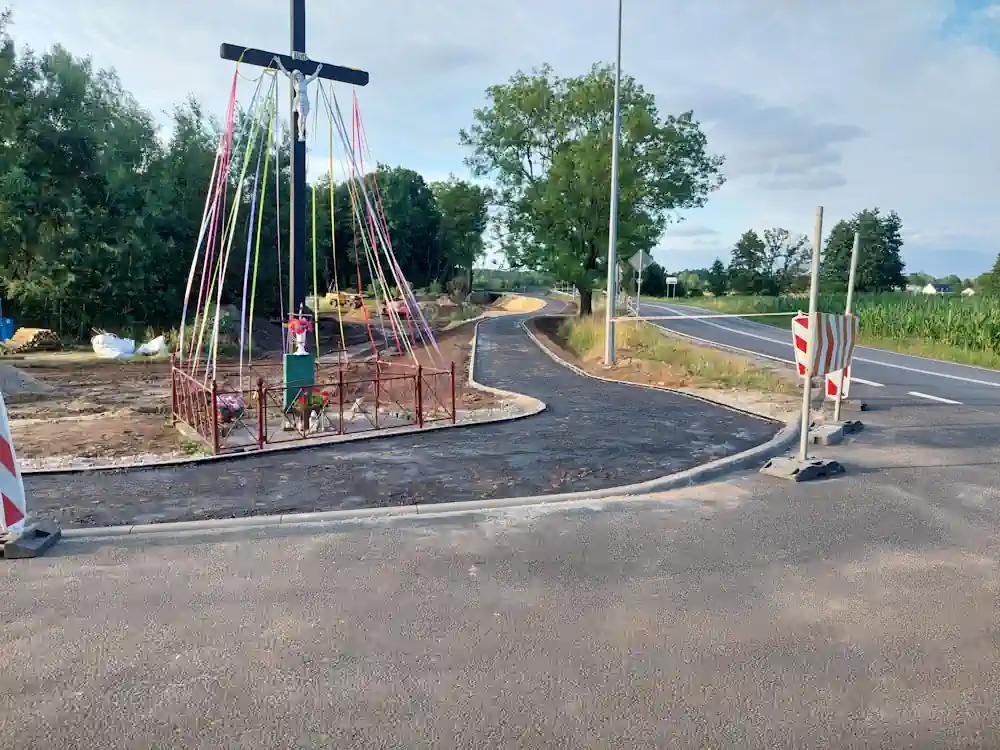 Jak powstały chodnik i kładka nad Śląska Ochlą w Barcikowicach