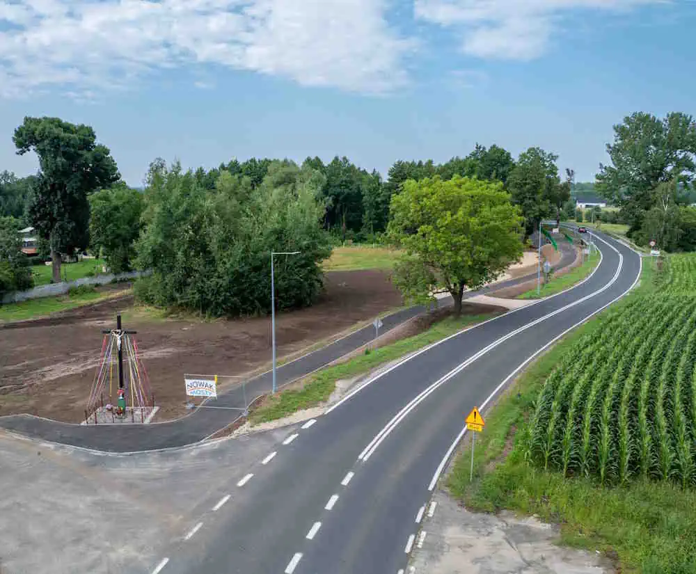 Jak powstały chodnik i kładka nad Śląska Ochlą w Barcikowicach